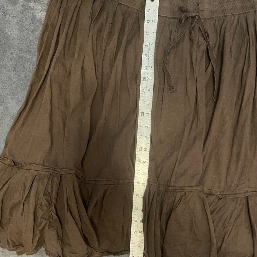 Brown knee length crinkle skirt - Picture 3 of 3